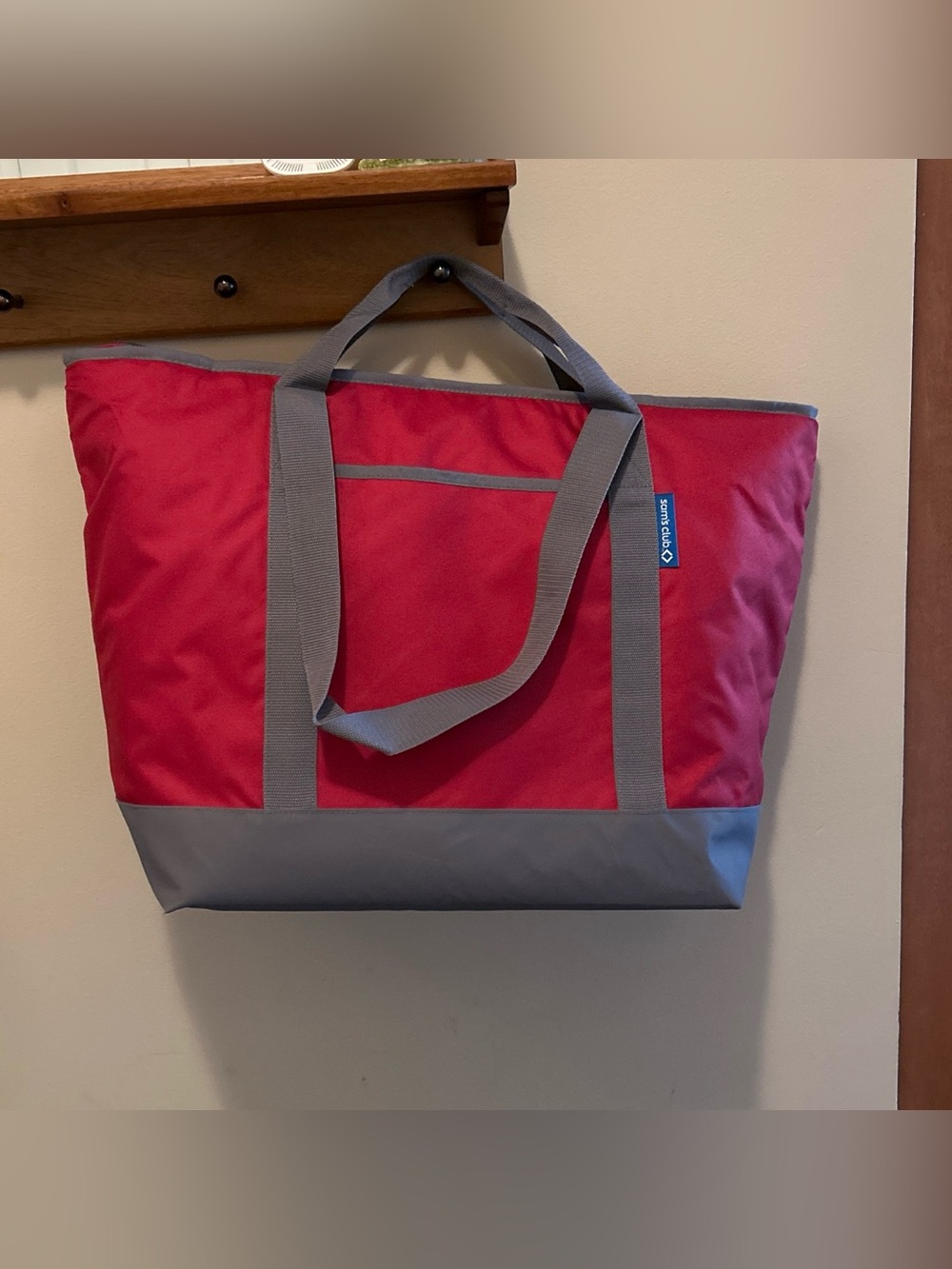 Sam's Club insulated cooler tote features sturdy grey handles